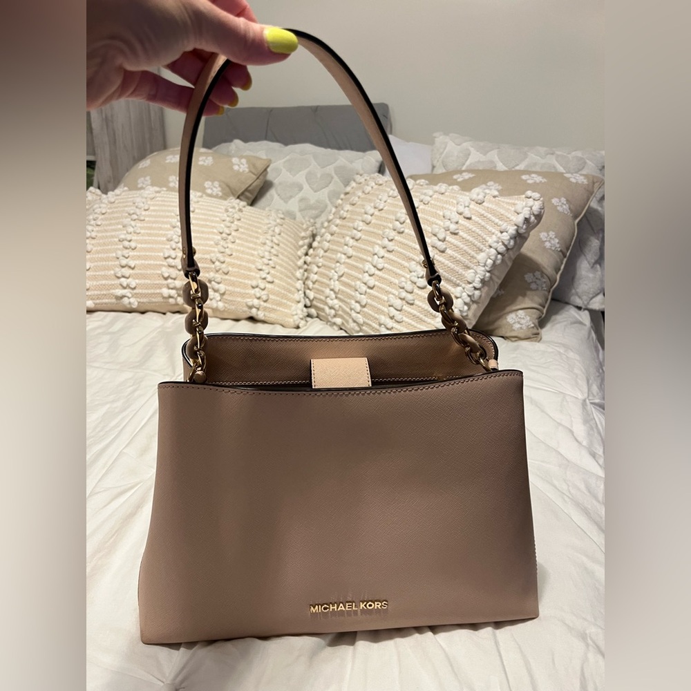Michael Kors Tan Shoulder Bag with Elegant Hardware